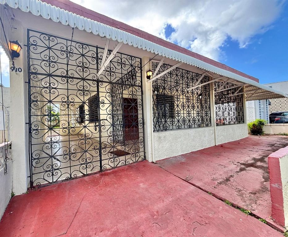 910 calle 1 SE REPARTO METROPOLITANO, San Juan, PR 00921