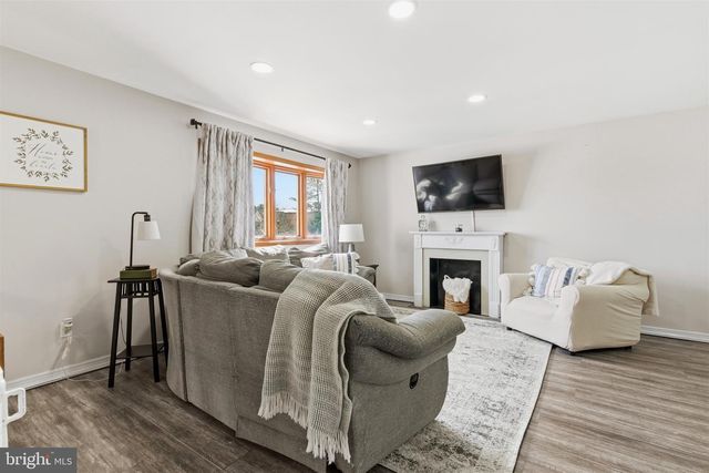 15136 INA DR, Philadelphia, PA 19116