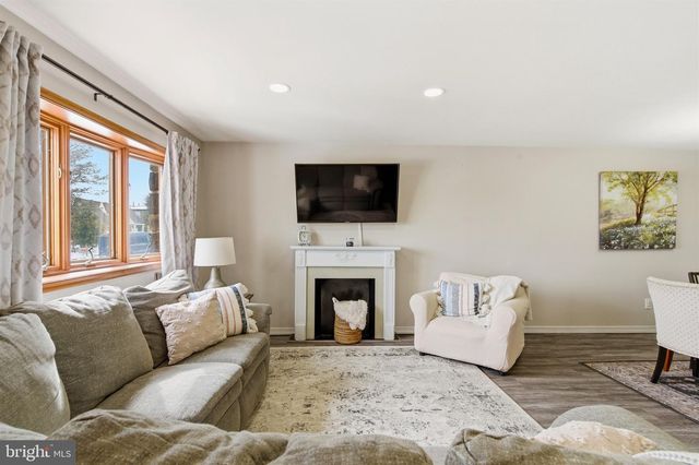 15136 INA DR, Philadelphia, PA 19116