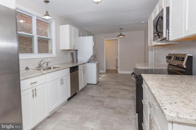 212 W BURKE ST #B, Martinsburg, WV 25401