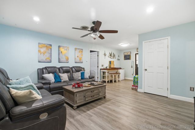 1007 S Choctaw Place, Claremore, OK 74017