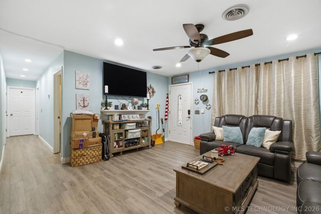 1007 S Choctaw Place, Claremore, OK 74017