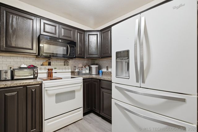 1007 S Choctaw Place, Claremore, OK 74017