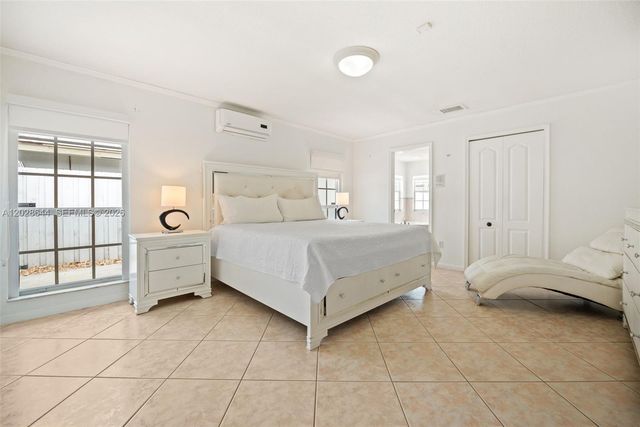 7819 NW 166th Ter, Miami Lakes, FL 33016