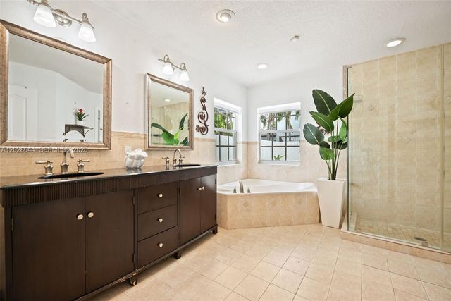 7819 NW 166th Ter, Miami Lakes, FL 33016