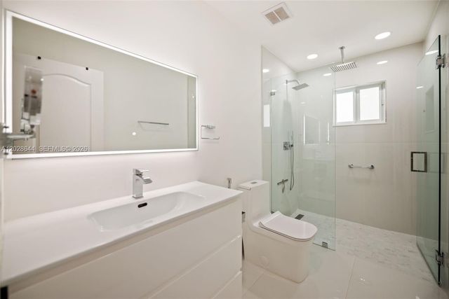 7819 NW 166th Ter, Miami Lakes, FL 33016