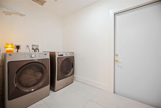 7819 NW 166th Ter, Miami Lakes, FL 33016