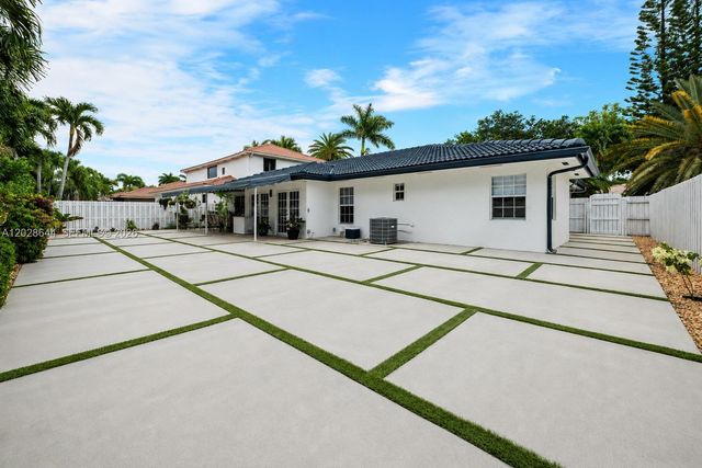 7819 NW 166th Ter, Miami Lakes, FL 33016