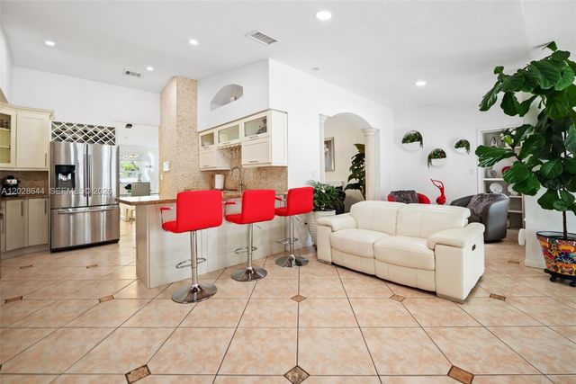 7819 NW 166th Ter, Miami Lakes, FL 33016