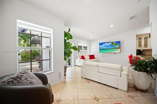7819 NW 166th Ter, Miami Lakes, FL 33016