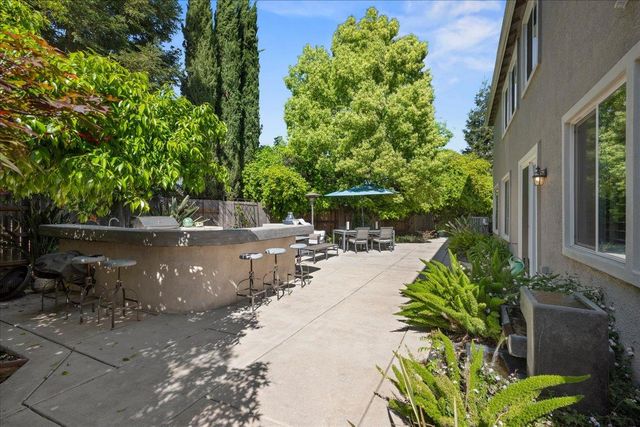 6905 Arianna Ct, Elk Grove, CA 95757