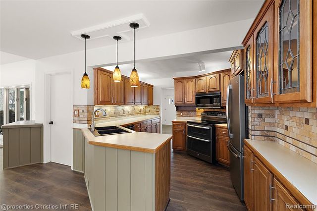 19600 Marilyn Street, Northville, MI 48167