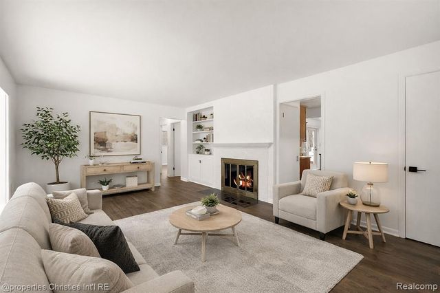 19600 Marilyn Street, Northville, MI 48167