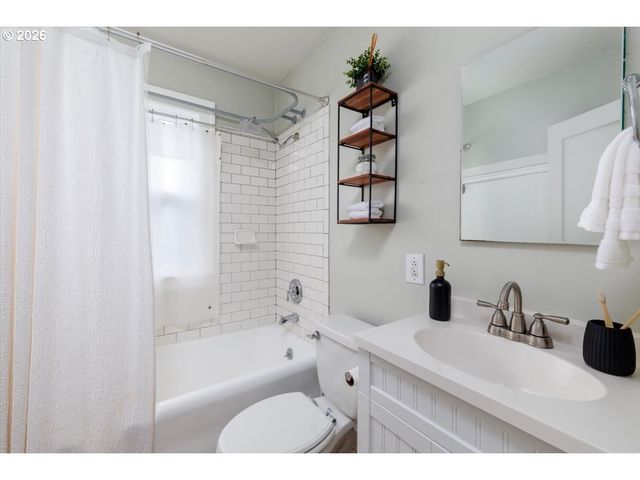 9324 N BURR Ave, Portland, OR 97203