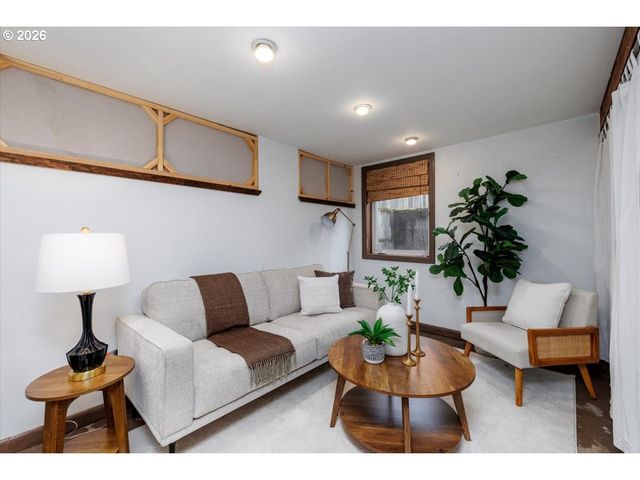 9324 N BURR Ave, Portland, OR 97203