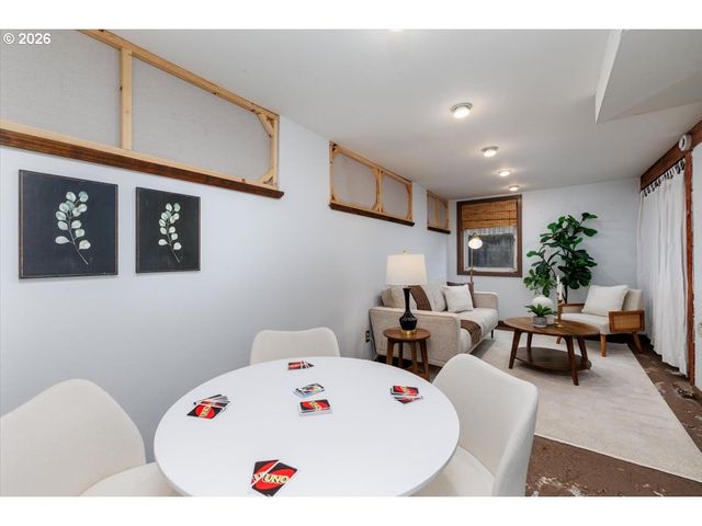 9324 N BURR Ave, Portland, OR 97203