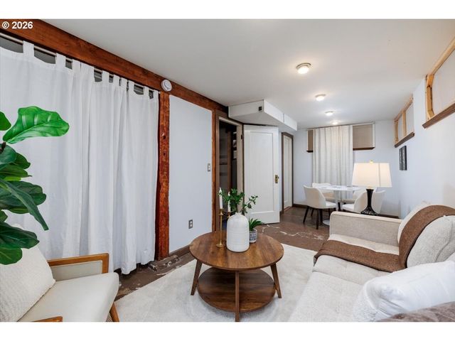 9324 N BURR Ave, Portland, OR 97203