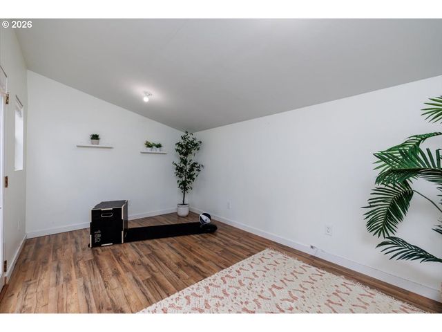 9324 N BURR Ave, Portland, OR 97203