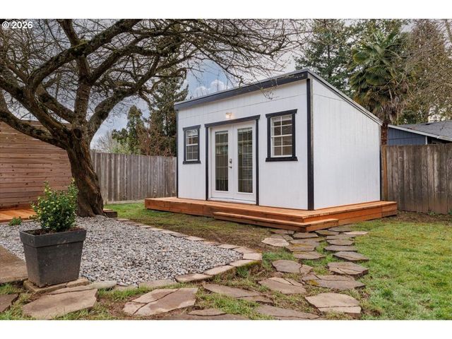 9324 N BURR Ave, Portland, OR 97203