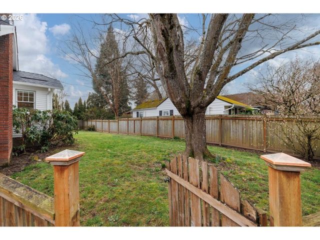 9324 N BURR Ave, Portland, OR 97203