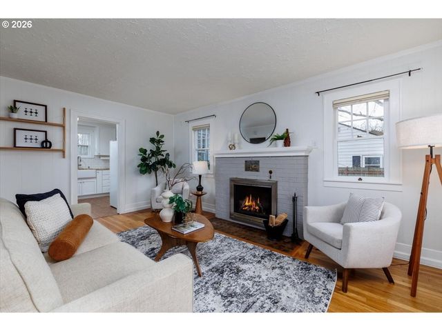 9324 N BURR Ave, Portland, OR 97203