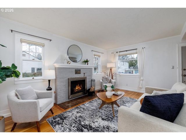 9324 N BURR Ave, Portland, OR 97203