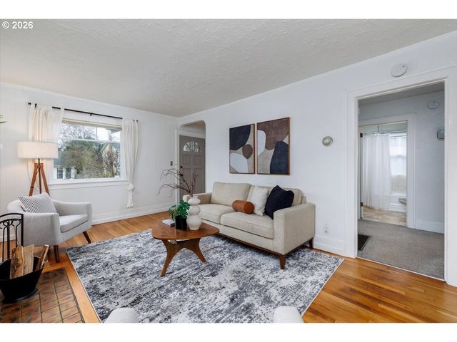 9324 N BURR Ave, Portland, OR 97203