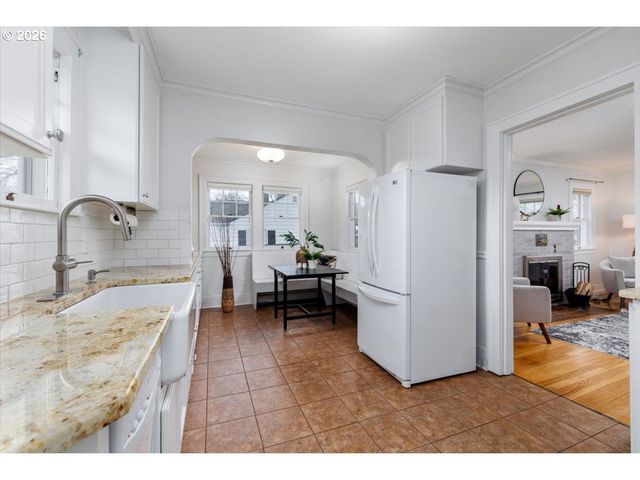 9324 N BURR Ave, Portland, OR 97203