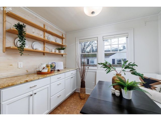 9324 N BURR Ave, Portland, OR 97203