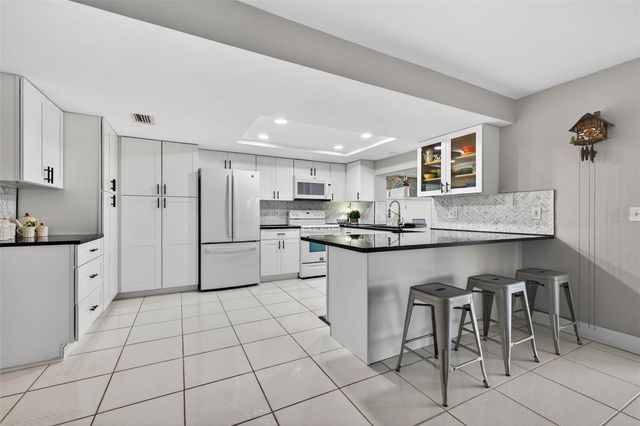 1963 TANGLEWOOD DRIVE NE, St Petersburg, FL 33702