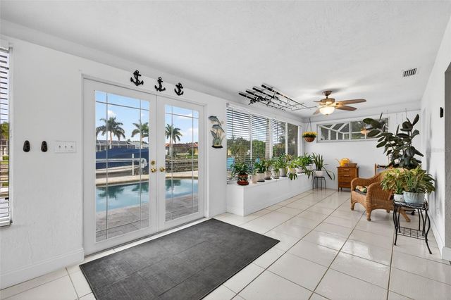 1963 TANGLEWOOD DRIVE NE, St Petersburg, FL 33702