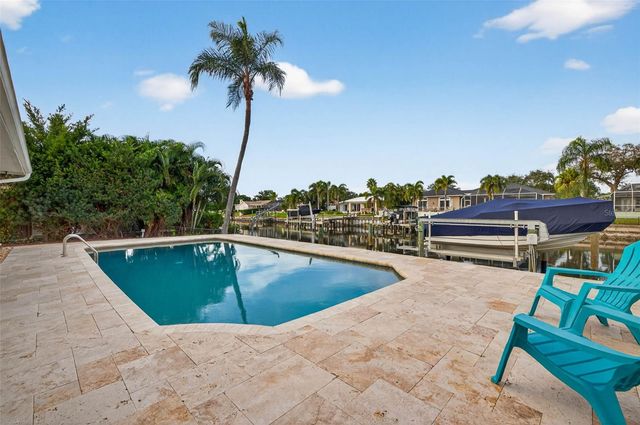 1963 TANGLEWOOD DRIVE NE, St Petersburg, FL 33702