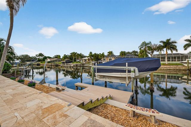 1963 TANGLEWOOD DRIVE NE, St Petersburg, FL 33702