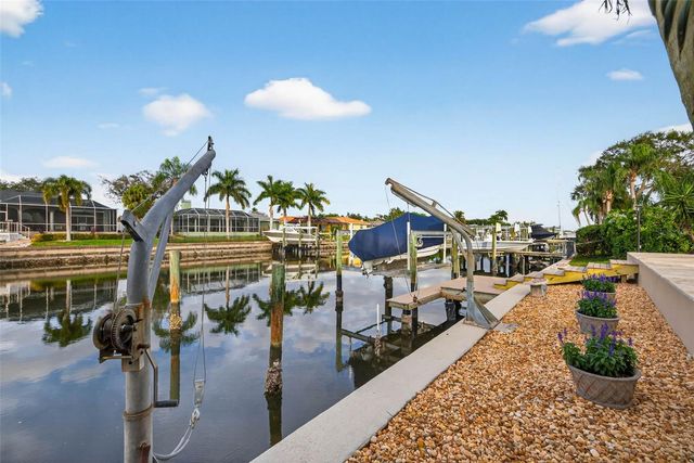 1963 TANGLEWOOD DRIVE NE, St Petersburg, FL 33702