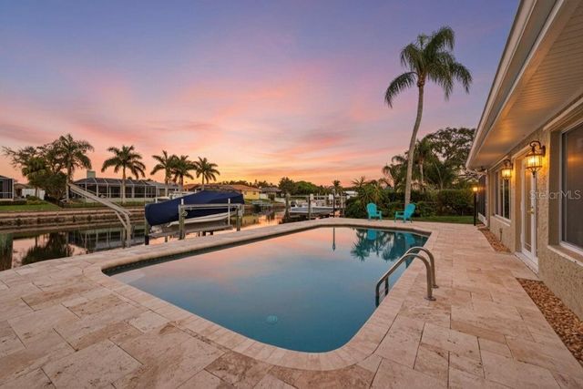 1963 TANGLEWOOD DRIVE NE, St Petersburg, FL 33702