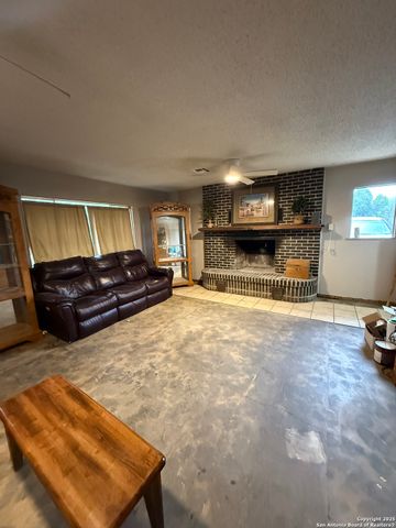 3394 Junction Hwy - B, Ingram, TX 78025