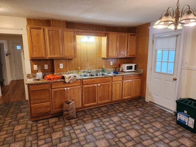 1260 Grafton St, Worcester, MA 01604