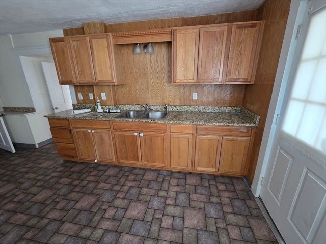 1260 Grafton St, Worcester, MA 01604