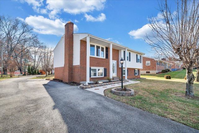 753 Plantation CIR, Roanoke, VA 24019