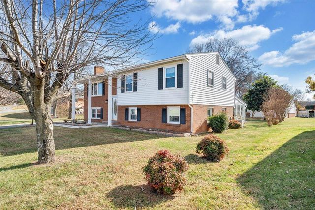 753 Plantation CIR, Roanoke, VA 24019