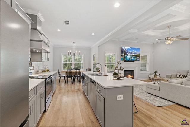 213 Otters Ridge Dr, Kathleen, GA 31047