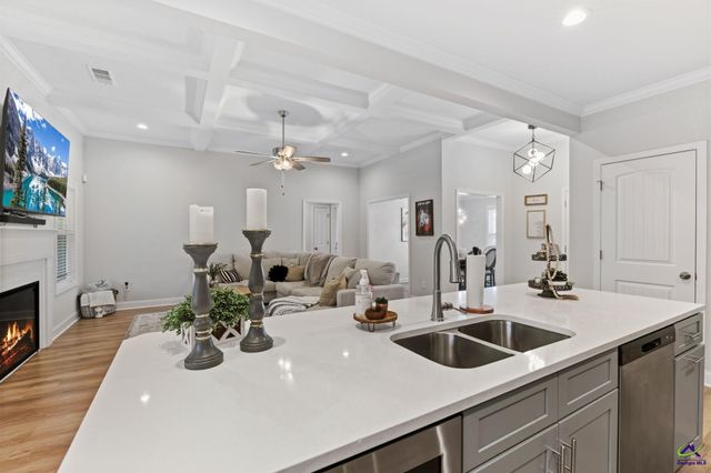 213 Otters Ridge Dr, Kathleen, GA 31047