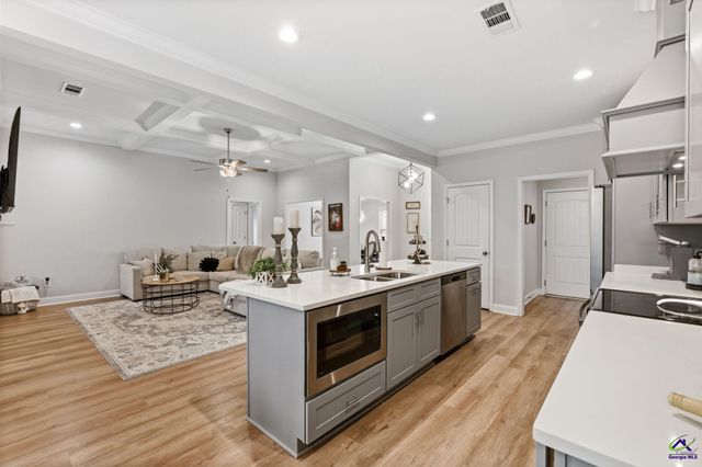 213 Otters Ridge Dr, Kathleen, GA 31047