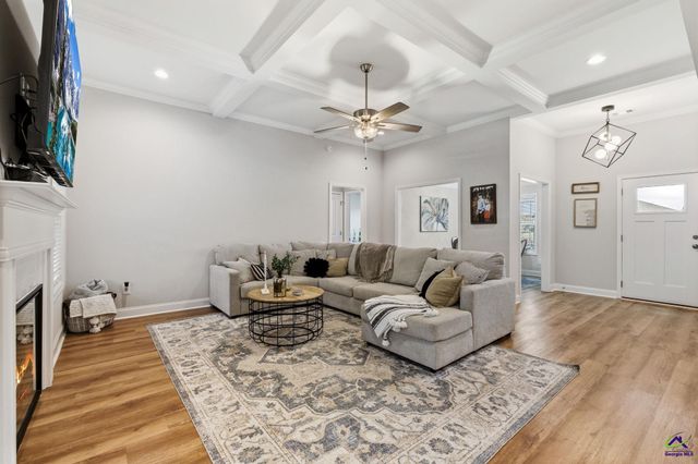 213 Otters Ridge Dr, Kathleen, GA 31047