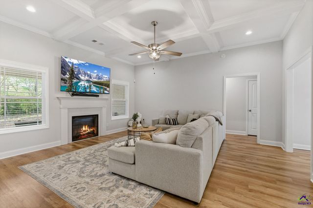 213 Otters Ridge Dr, Kathleen, GA 31047