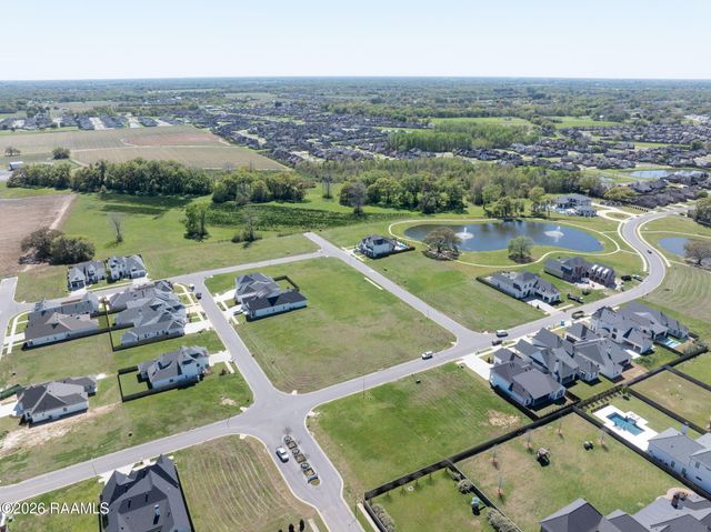 307 Gunter Grass Court, Lafayette, LA 70508