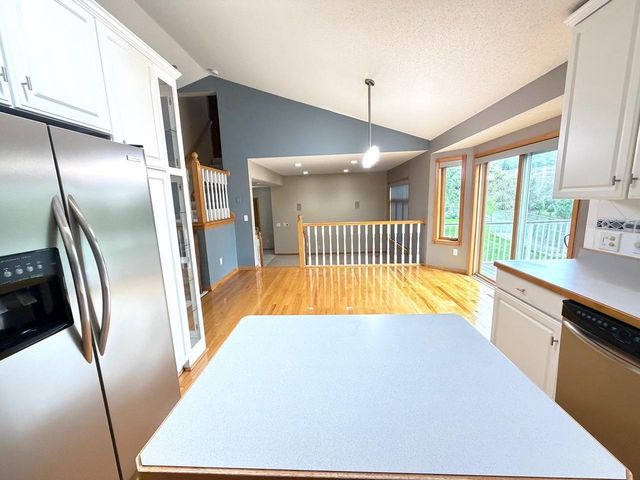 6585 Promontory Drive, Eden Prairie, MN 55346