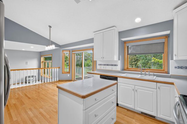 6585 Promontory Drive, Eden Prairie, MN 55346