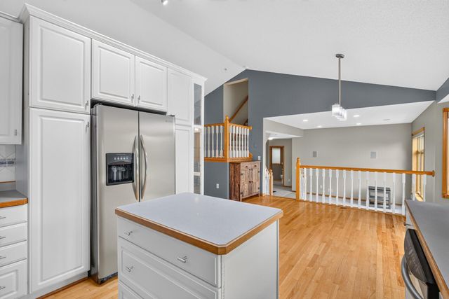 6585 Promontory Drive, Eden Prairie, MN 55346