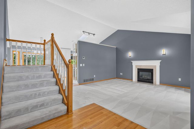 6585 Promontory Drive, Eden Prairie, MN 55346
